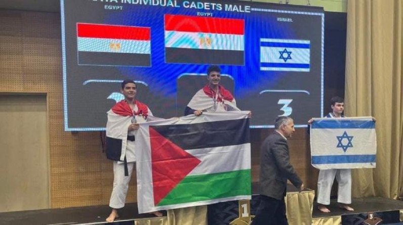 احتفاء عربي بلاعبَين مصريين رفعا علم فلسطين بمواجهة لاعب إسرائيلي